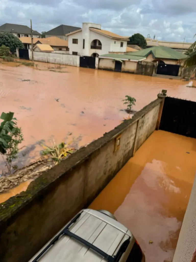 Residents groan, count losses as flood wreaks havoc in Ogun, Lagos Residents groan, count losses as flood wreaks havoc in Ogun, Lagos