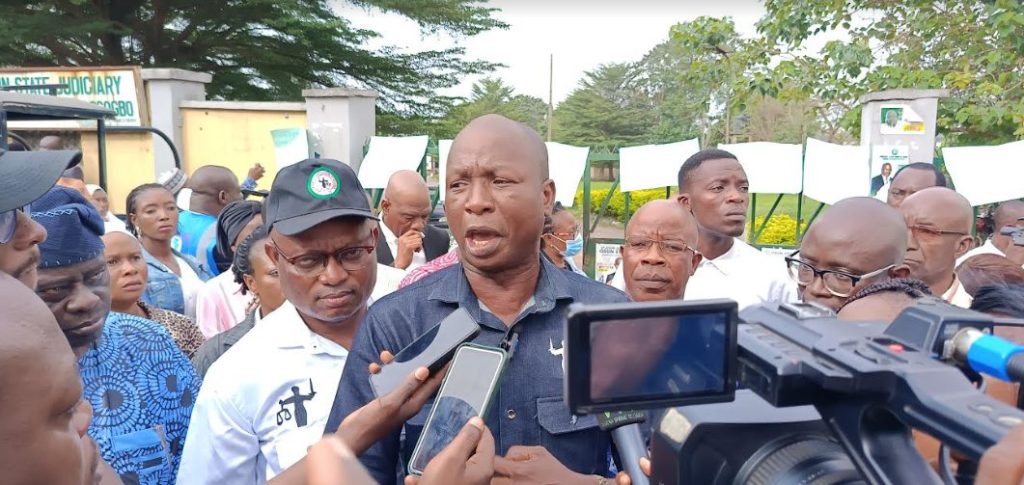 Osun judiciary workers protest against Chief Judge Osun judiciary workers protest against Chief Judge