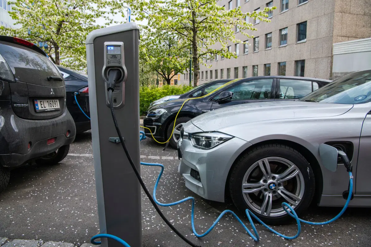 Electric cars overtake petrol cars in Norway Electric cars overtake petrol cars in Norway