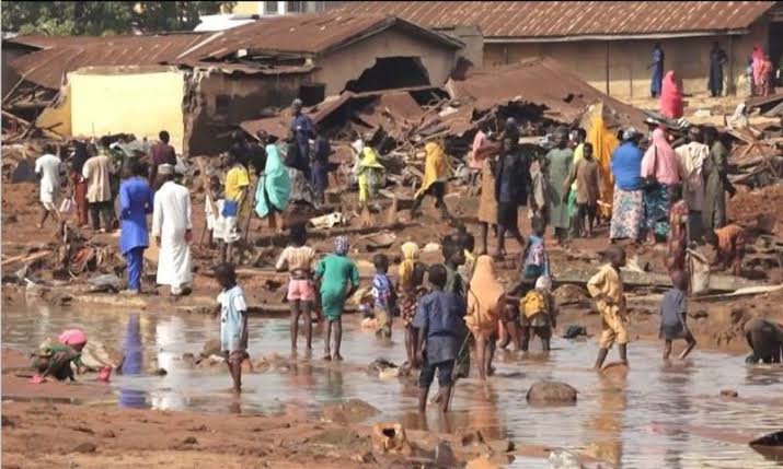 Flooding: Banks donate cash, relief items worth N500m to Niger