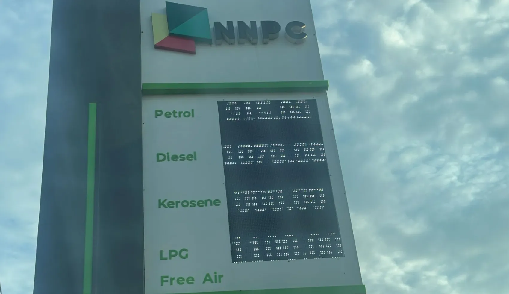 NNPCL hikes fuel price to N915/litre in Lagos, N945/litre in Abuja NNPCL hikes fuel price to N915/litre in Lagos, N945/litre in Abuja