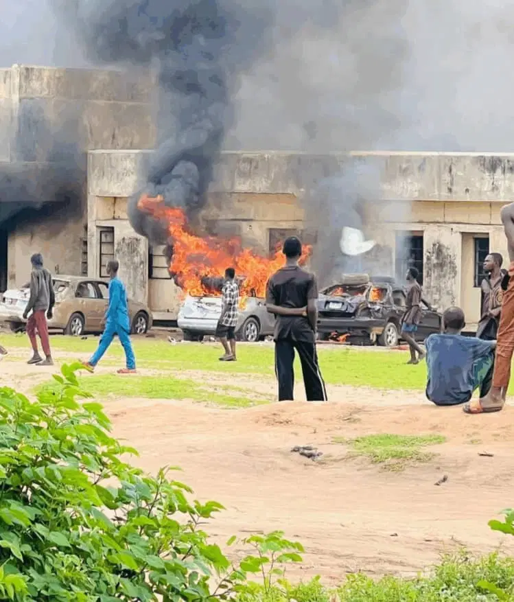 Insecurity: Kwara youths set Emir’s palace, NDLEA office ablaze Insecurity: Kwara youths set Emir’s palace, NDLEA office ablaze