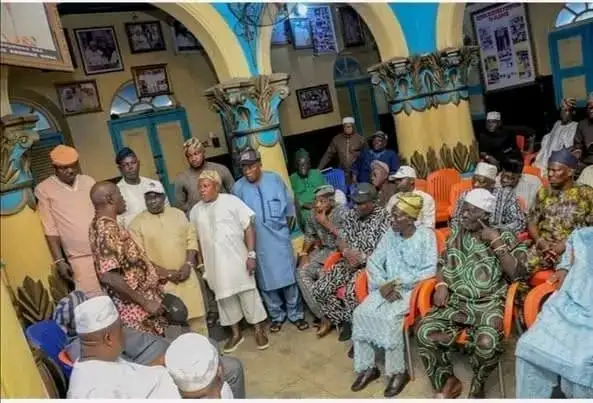 Monarch sacks six chiefs for ‘impersonating’ him at Labour Party campaign in Lagos