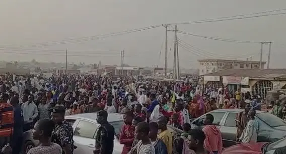 High cost of living: Niger residents protest hunger, shut down major roads High cost of living: Niger residents protest hunger, shut down major roads