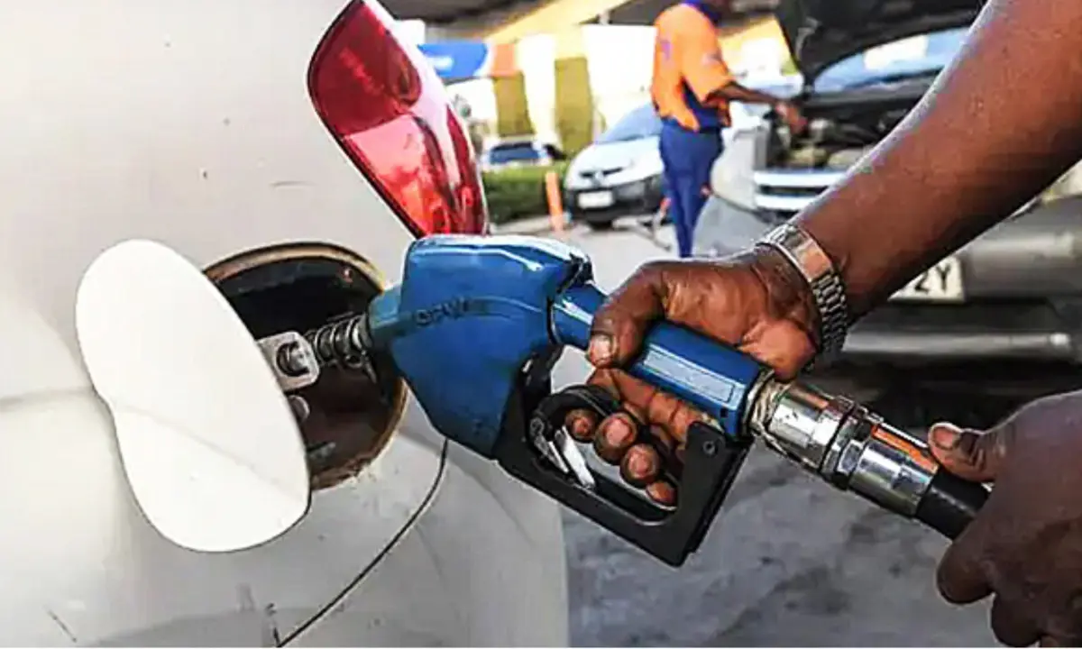 Oil marketers slash petrol price to N939.50 per litre