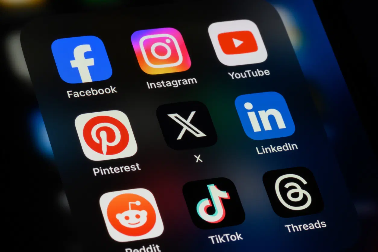 Australia takes step to ban under 16s from social media
