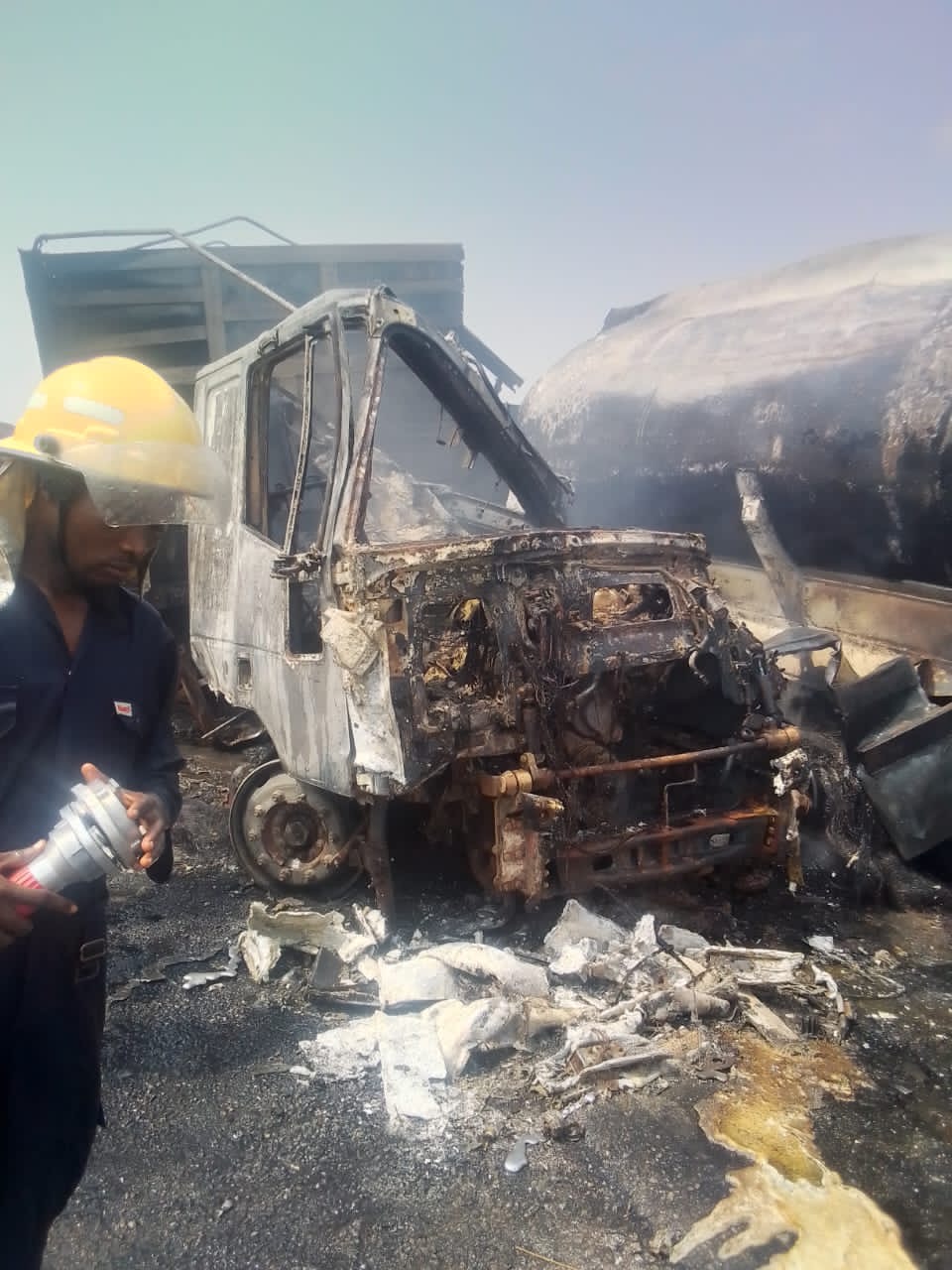 Driver dies in tanker explosion in Kwara Driver dies in tanker explosion in Kwara