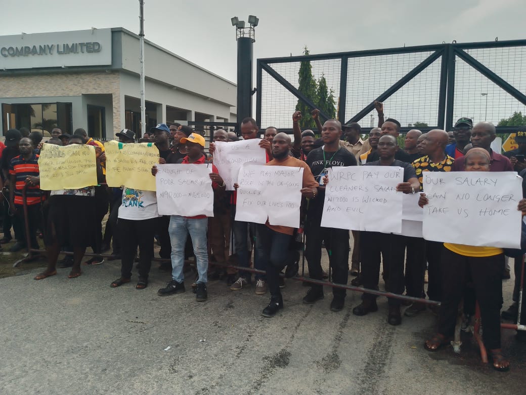 Workers protest alleged poor welfare, ground operations at Warri Refinery Workers protest alleged poor welfare, ground operations at Warri Refinery