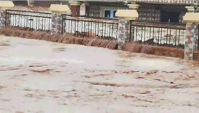 Seven people killed, school children missing in South Africa flooding Seven people killed, school children missing in South Africa flooding
