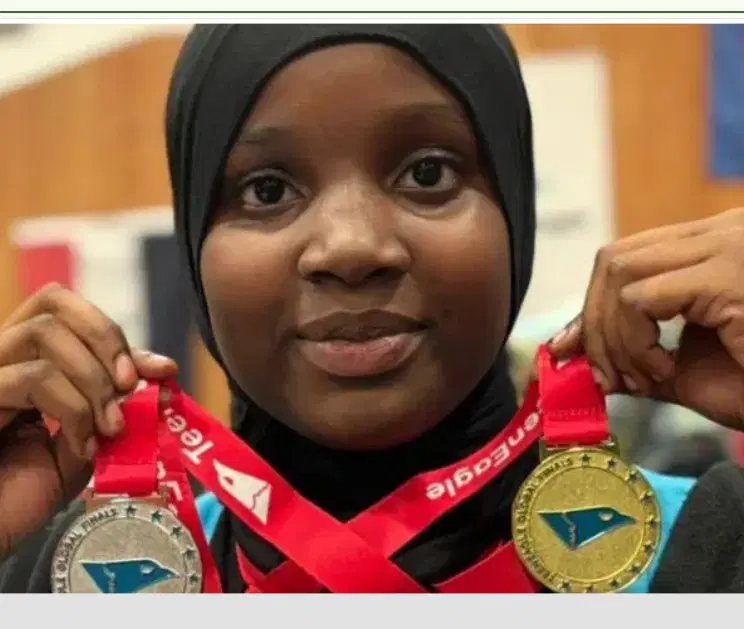 FG rewards teenager who won global English contest N200,000