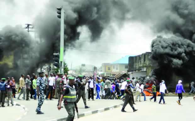 Violence in Warri as Itsekiri, Urhobo youths clash over territory Violence in Warri as Itsekiri, Urhobo youths clash over territory