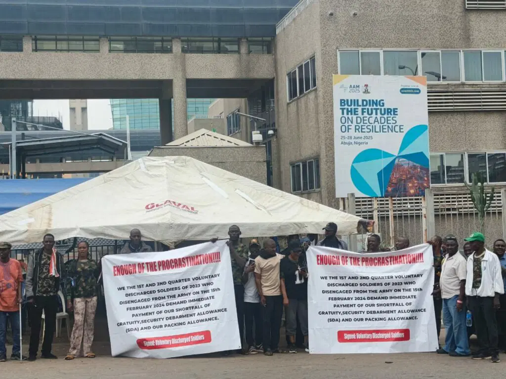 Retired military pensioners picket Finance Ministry over unpaid benefits