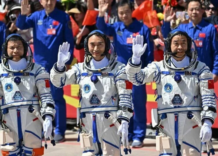 Three Chinese astronauts stranded after space debris hits return capsule Three Chinese astronauts stranded after space debris hits return capsule
