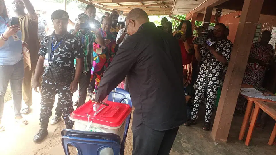 Obi, Moghalu vote in Anambra, allege vote buying Obi, Moghalu vote in Anambra, allege vote buying