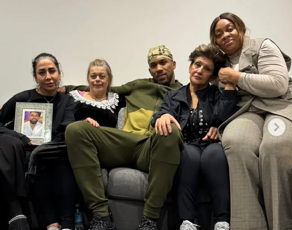 Anthony Joshua pays tribute to late friends in emotional post Anthony Joshua pays tribute to late friends in emotional post